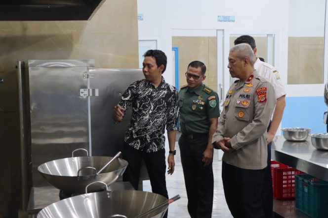 
					Brigjen Ari Wahyu Widodo Tinjau Pembangunan SPPG ke-2 Polda Aceh